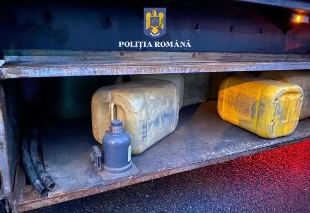 Doi bărbați - prinși în flagrant în timp ce furau motorină. Pentru imobilizarea lor s-au tras focuri de armă