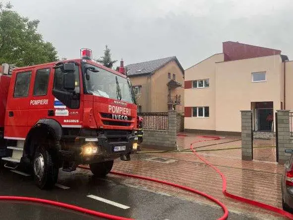 Acoperișul Policlinicii „Turcin” a luat foc. Personalul s-a autoevacuat