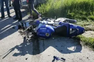 un motociclist în vârstă