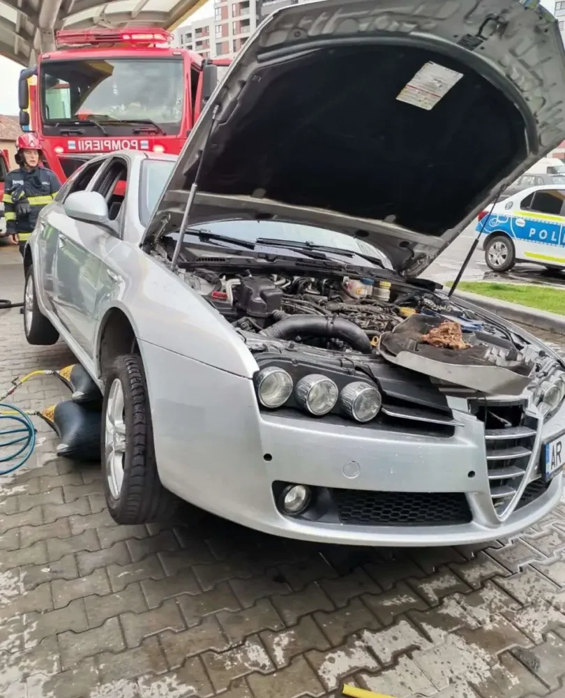 un autoturism a luat foc