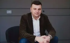 primarul-wannabe stă pe scaun