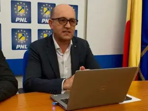 din ciclul „decât nimic”