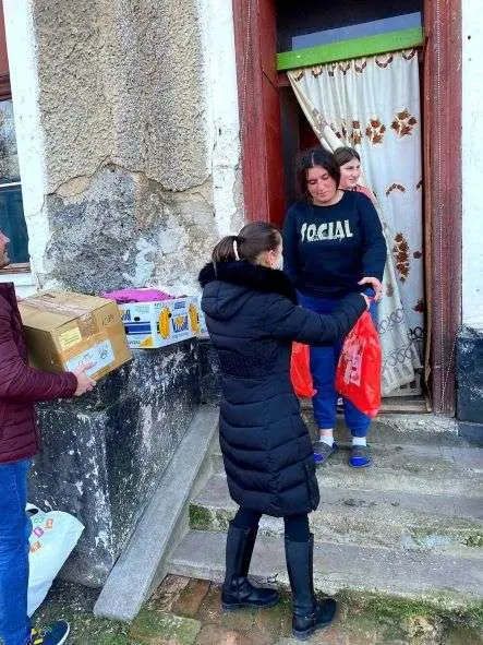 Glasspandoor: De Crăciun suntem mai buni…
