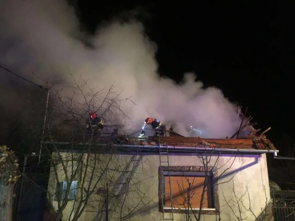 O altă casă a luat foc din cauza coșului de fum defect, la Macea