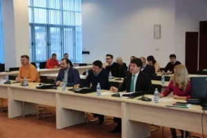 actorilor politici din conducerea consiliului