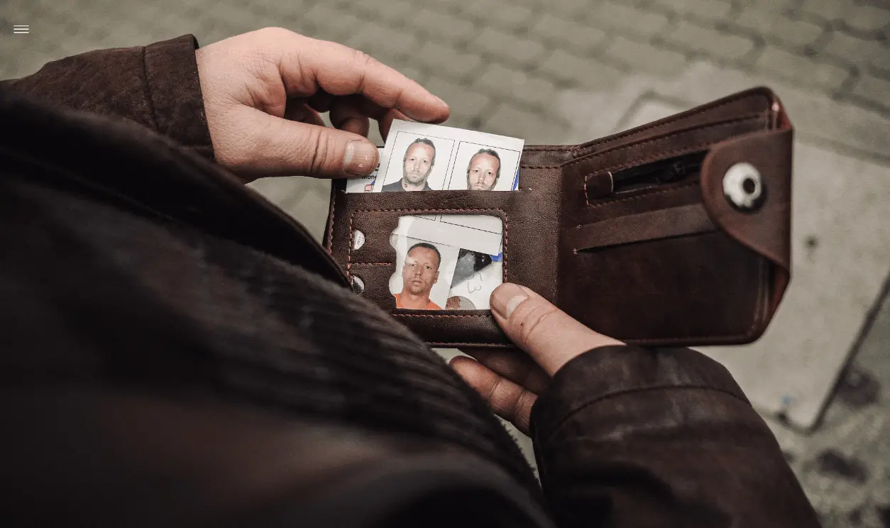 GUCCIFER a scăpat de pușcărie, s-a întors acasă la Arad și lucrează la o carte. Interviul pe care l-a acordat publicației americane THE INTERCEPT de „Ziua Culturii Române” este plin de... remușcări