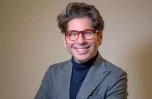 alumni u.v.v.g. arad” prezintă absolvenți