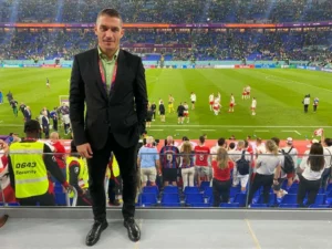 alumni u.v.v.g. arad” prezintă absolvenți
