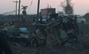 autoturism lovit de o locomotivă
