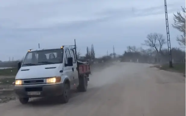 Ziua, ca MAFIOȚII combinați cu ORGANELE | MOLOZUL „descurcăreților” poluează Mureșul și desființează habitatul natural al Aradului cu complicitatea Poliției Locale! [GALERIE FOTO]