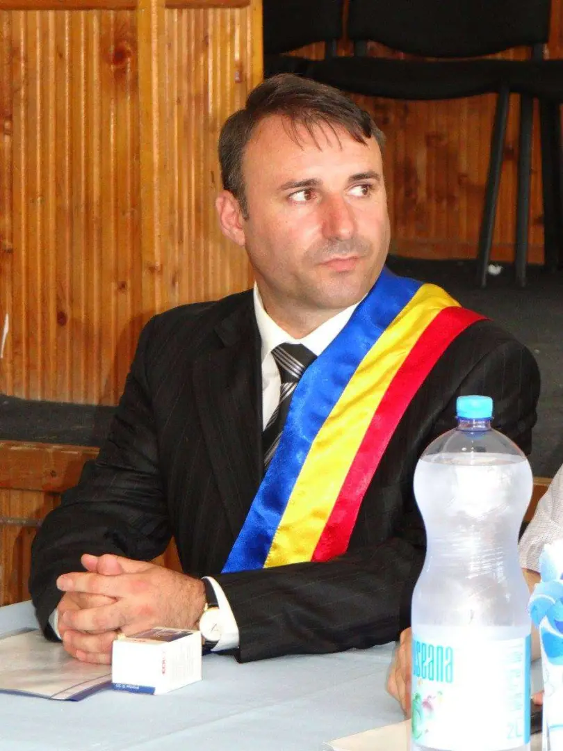 Curtea de Conturi a constatat abuzurile primarului comunei Tauț. Plângerile și procesele împotriva lui Florin Lela curg de inundă Primăria [1]