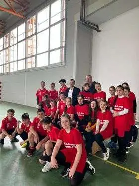 Fetele din Gurahonț și băieții din Almaș sunt campionii județeni la OINĂ