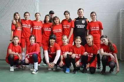 Fetele din Gurahonț și băieții din Almaș sunt campionii județeni la OINĂ