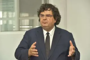 upt dublează numărul de specializări