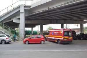 un bărbat în vârstă