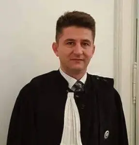 alumni u.v.v.g. arad” prezintă absolvenți