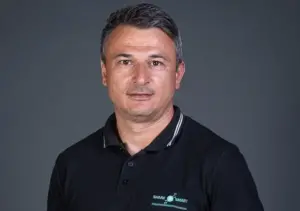 alumni u.v.v.g. arad” prezintă absolvenți