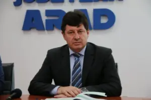 consiliul județean iși bate joc