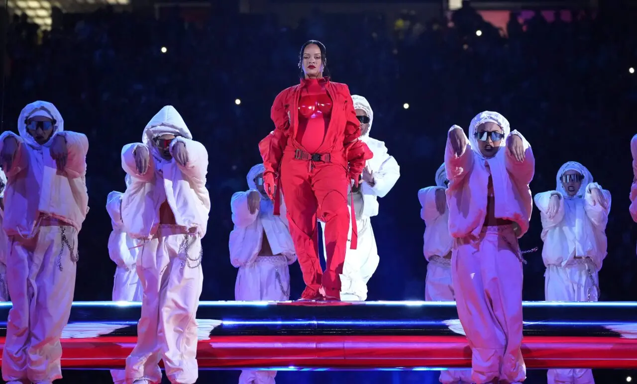 rihanna superbowl scaled