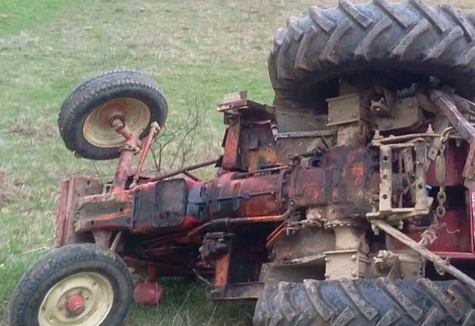 tractor rasturnat