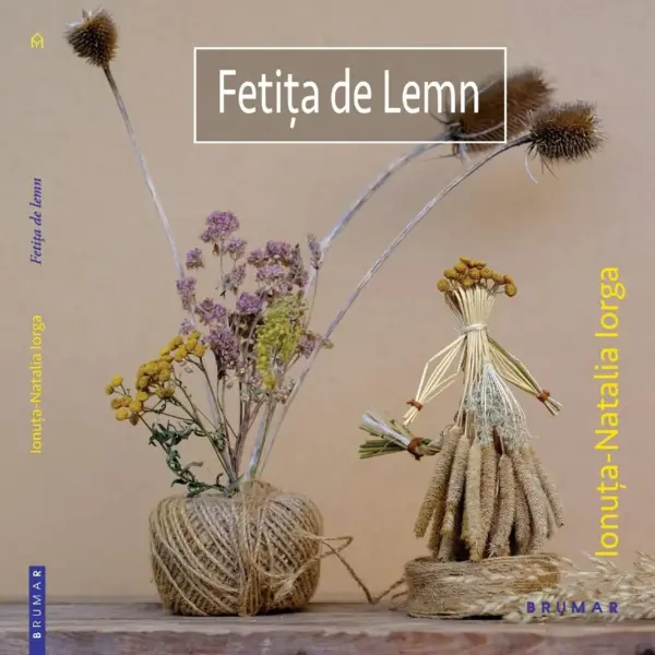 fetita de lemn