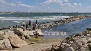 cadavrul unui bebelus gasit pe plaja in eforie nord 1