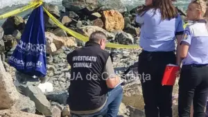 cadavrul unui bebelus gasit pe plaja in eforie nord 4