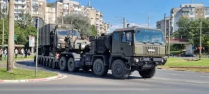 un transport agabaritic militar