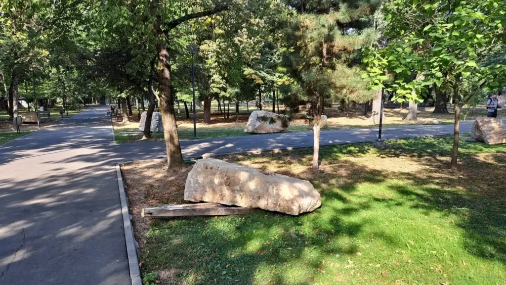 sculpturi parc eminescu scaled
