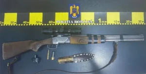 un bărbat de 44