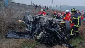 cele două tinere de 24