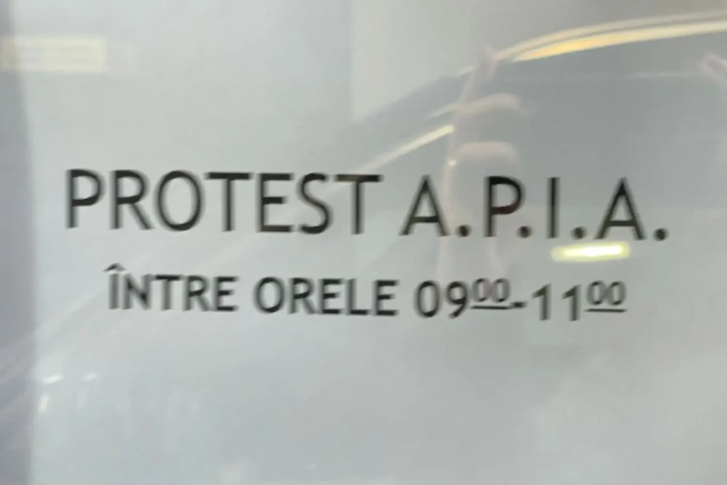 protest spontan la sediul apia