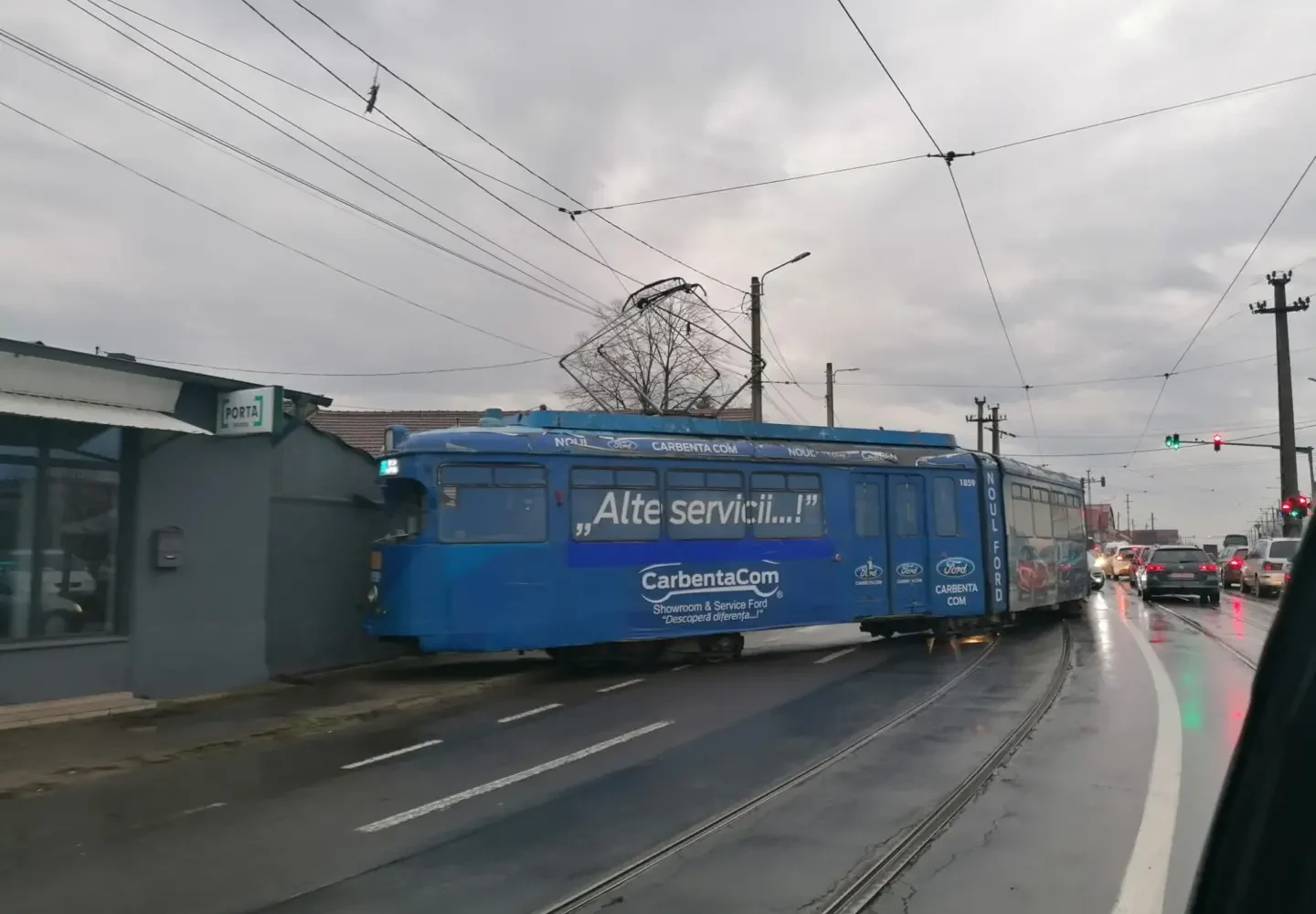 un tramvai a deraiat
