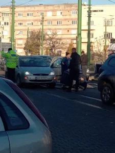 femeie lovită pe trecerea