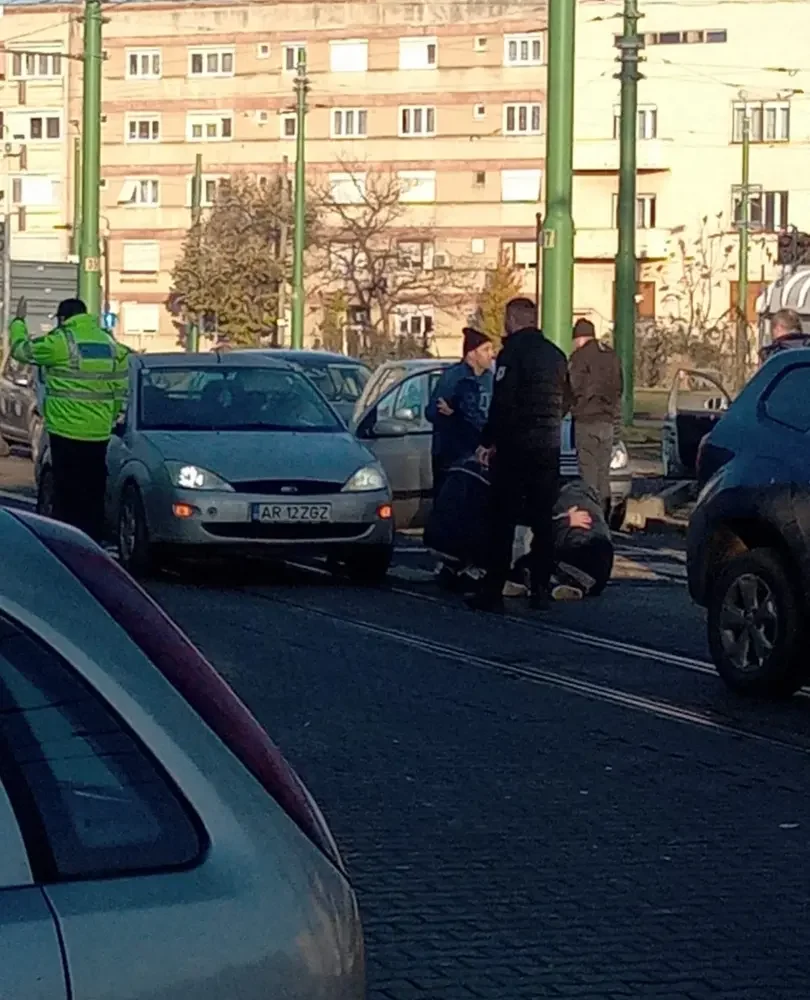 femeie lovită pe trecerea