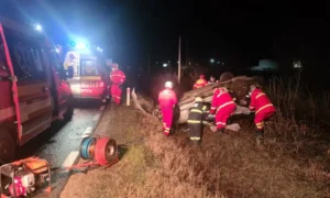 trei persoane au fost transportate