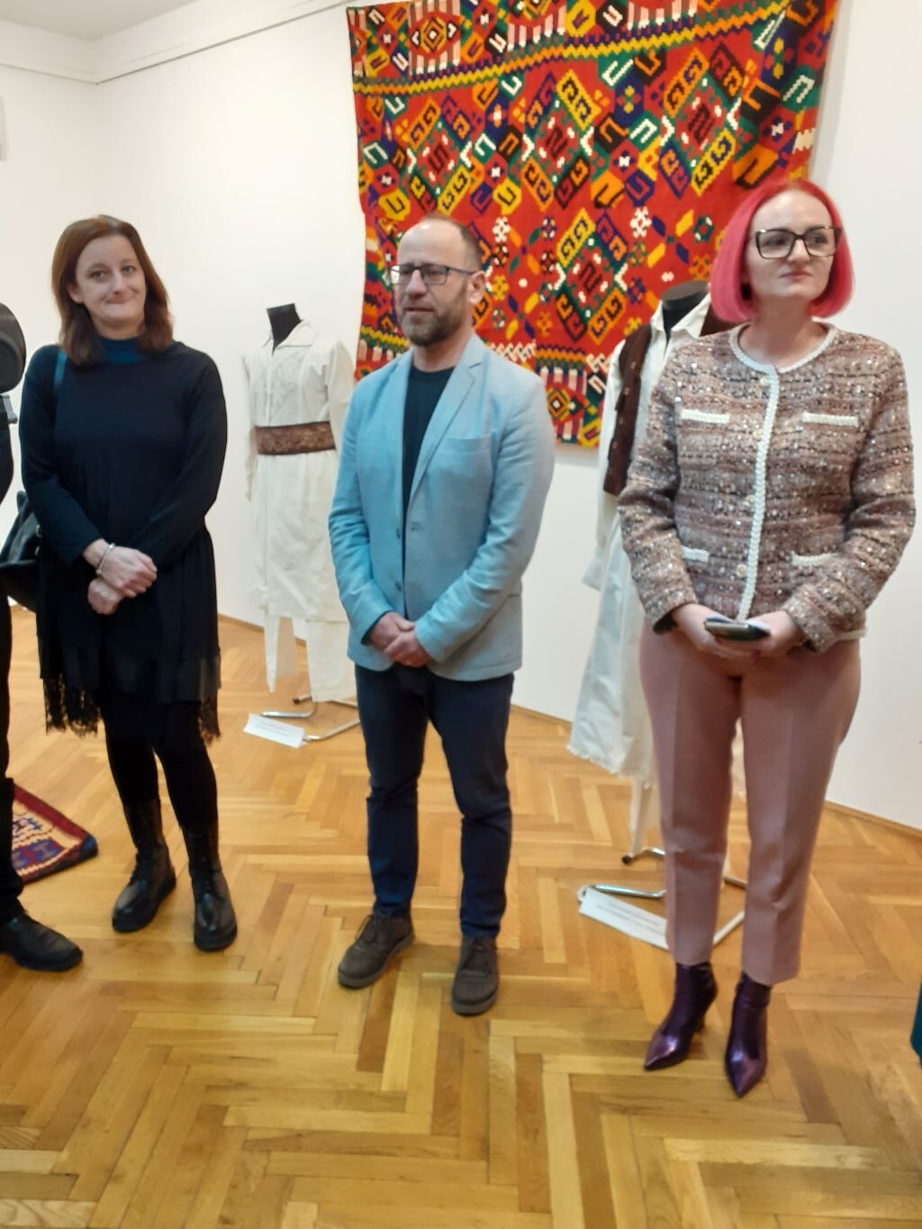 expozitia „unitate si diversitate in costumul popular romanesc7 rotated