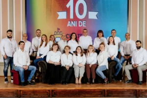 zece ani de existență