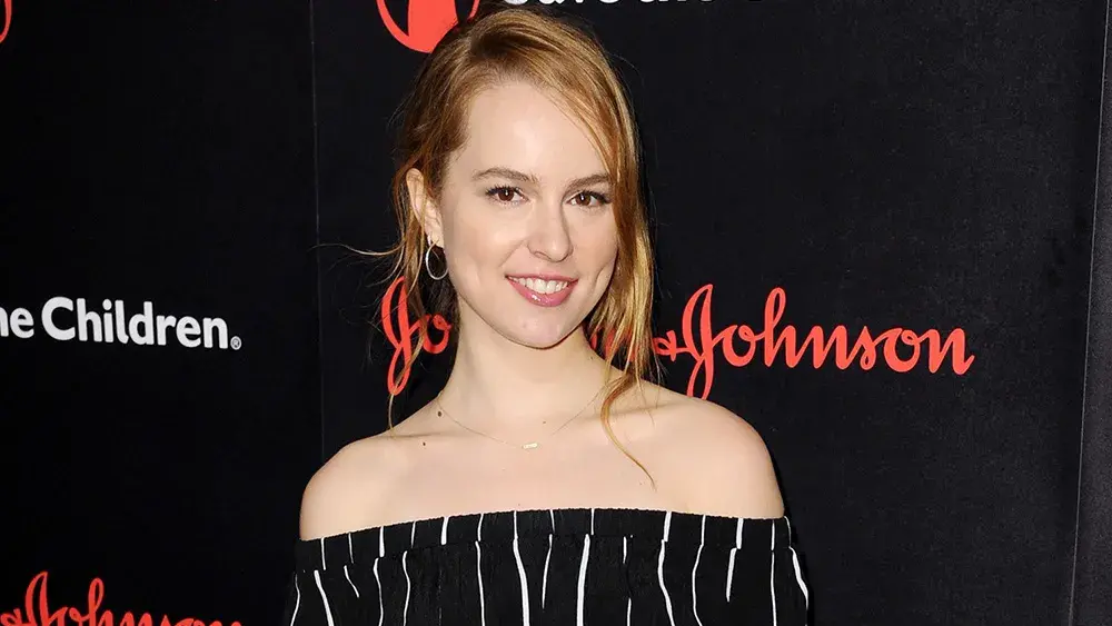 bridgit mendler. fostul star disney bridgit mendler este acum ceo-ul unui startup spatial