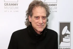 Richard Lewis. Comediantul Richard Lewis a murit la 76 de ani