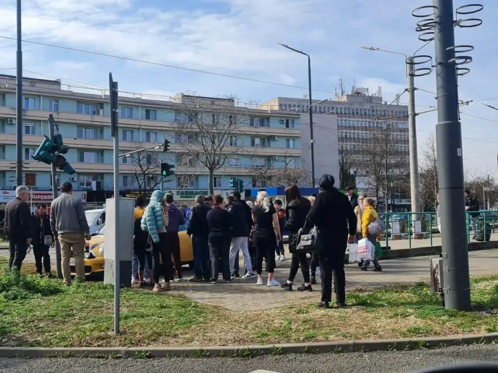 Șoferii iscusiți ai aradului așteaptă tramvaiul... 5 accident gara arad1