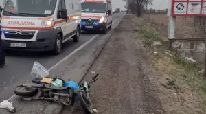 motociclist lovit de un camion