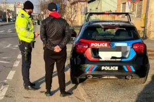 un polițist a amendat un „police”