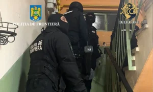 o rețea de traficanți de migranți