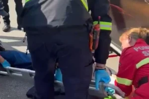 un pieton acroșat de o autoutilitară