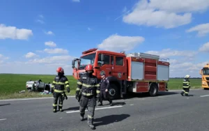 accident între un autoturism