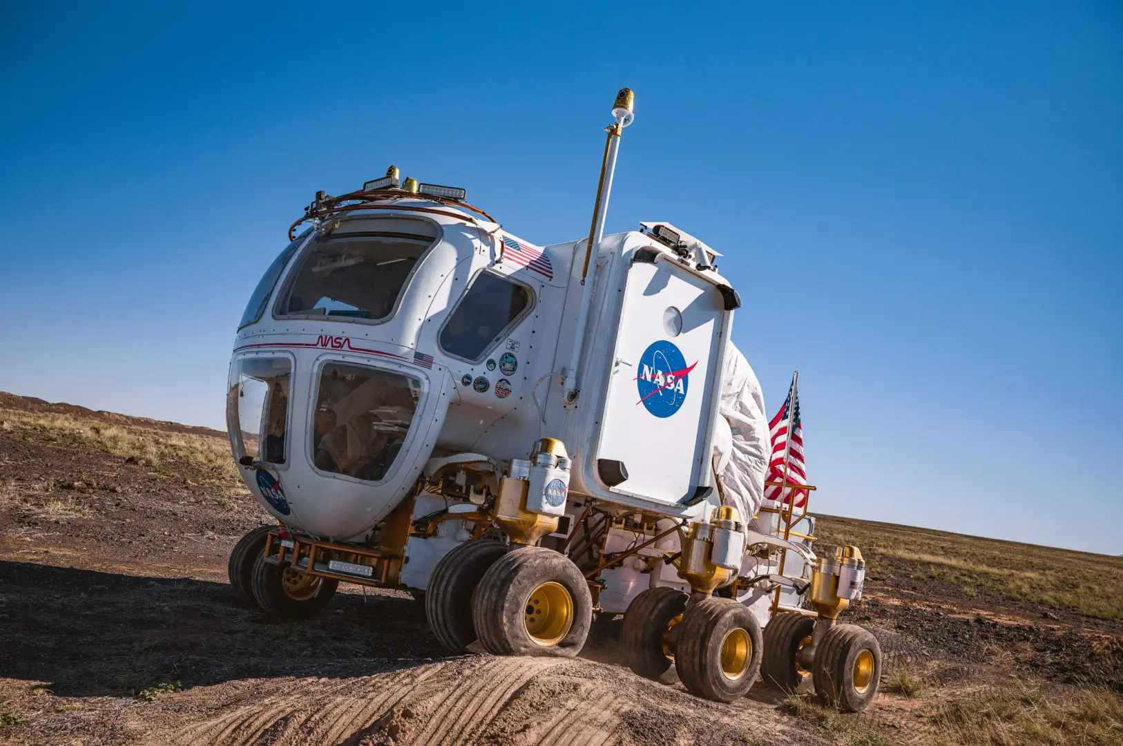 nasas desert research and technology studies team members news photo 1669678311