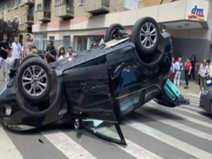 tamponare între două autoturisme