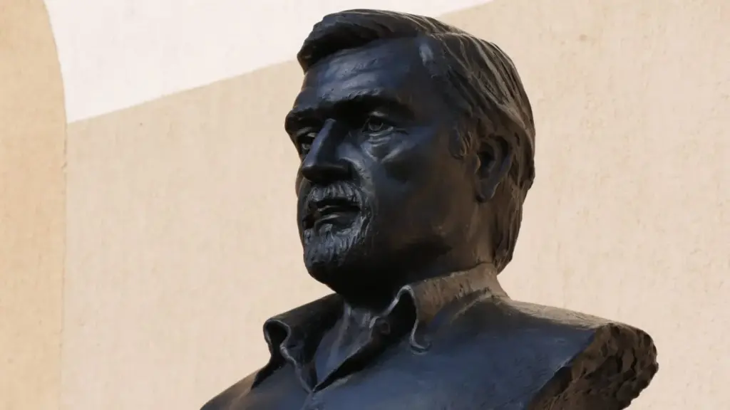 gheorghe mocuta bust