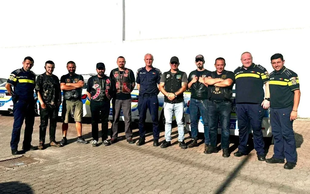 politisti rutieri motociclisti large